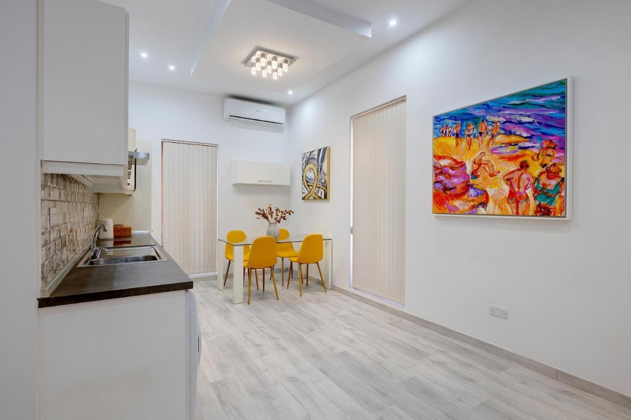 Ferienwohnung Picturesque Sliema Pad Steps From The Seafront Exterior foto