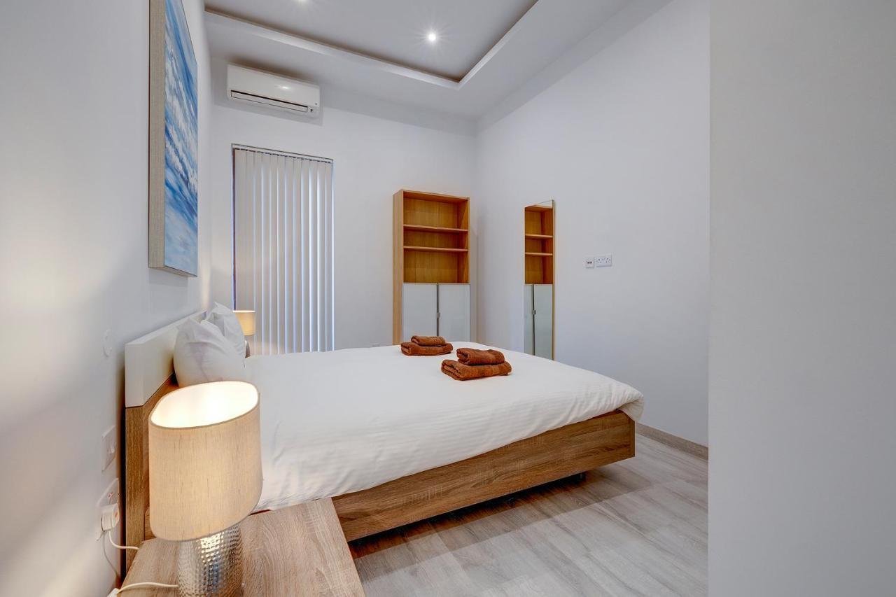 Ferienwohnung Picturesque Sliema Pad Steps From The Seafront Exterior foto